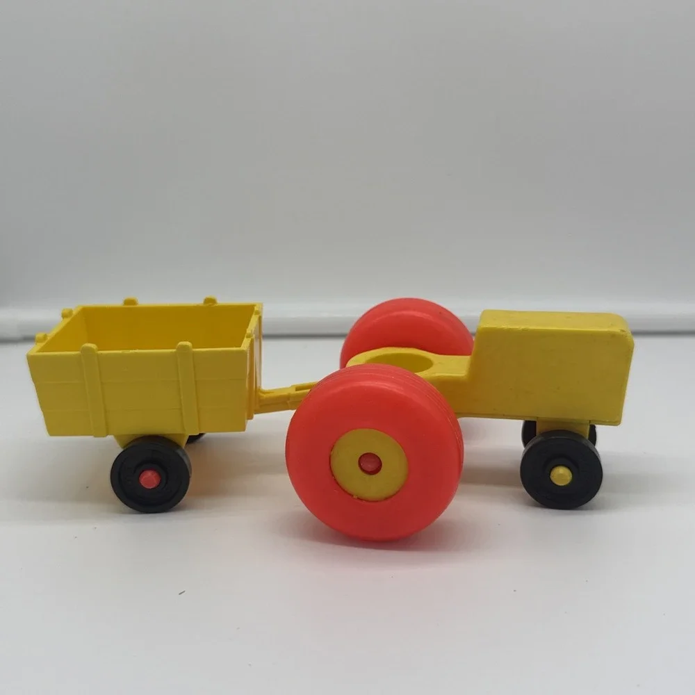 Vintage Fisher Price little people red farm tractor w/yellow cart/wagon